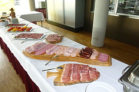 Bild zeigt Möglichkeiten eines Buffet für kalte und warme Speisen