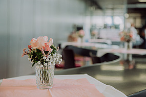 Tischschmuck in Form von Blumen