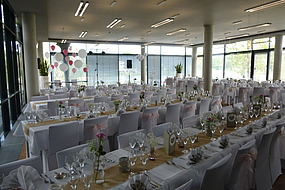 Bild des eingedeckten Saals im Kienzle-Treff