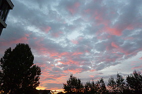 Blick auf Abendhimmel mit Sonnenuntergang am Kienzle-Treff